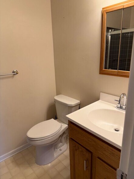 Building Photo - 706 Bismark Way