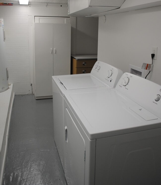 Building Photo - 541 S Walker Ave