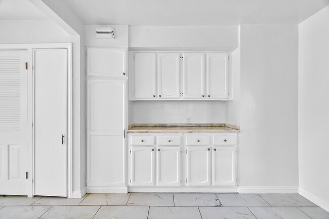 butler's pantry - 2935 Westwood Blvd