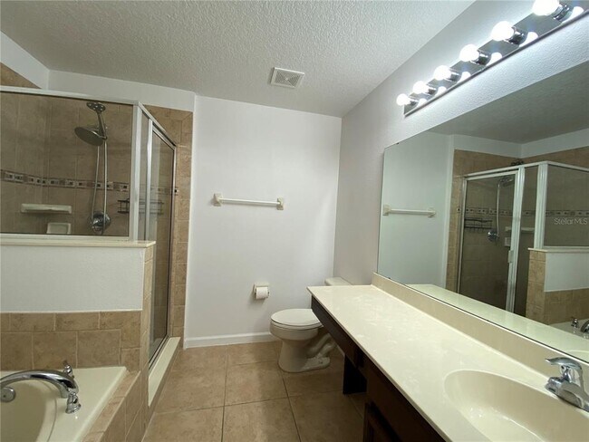 Building Photo - 10285 Park Commons Dr