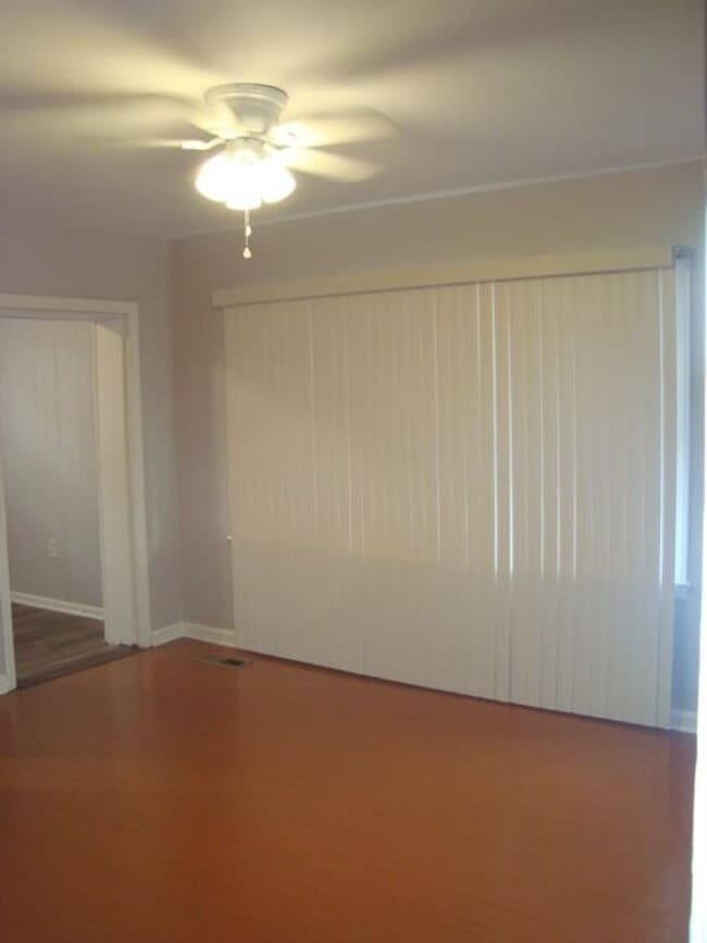 Building Photo - Charming two bedroom and one bath home available to rent near River Rd