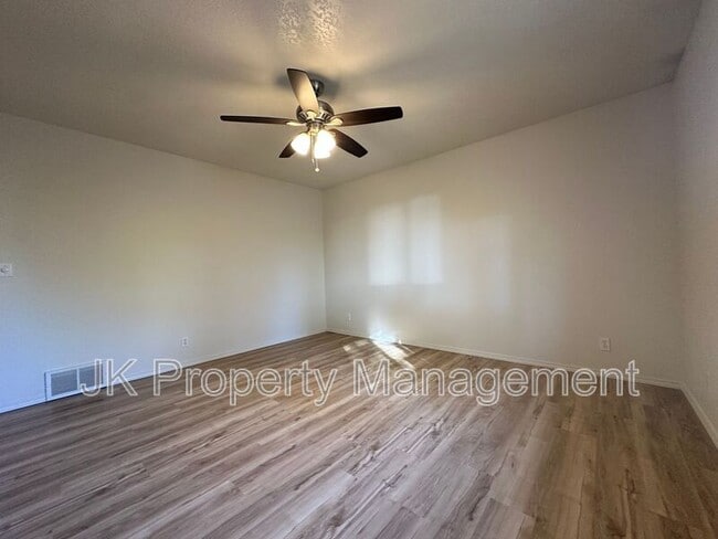 Building Photo - 608 Swan Ct
