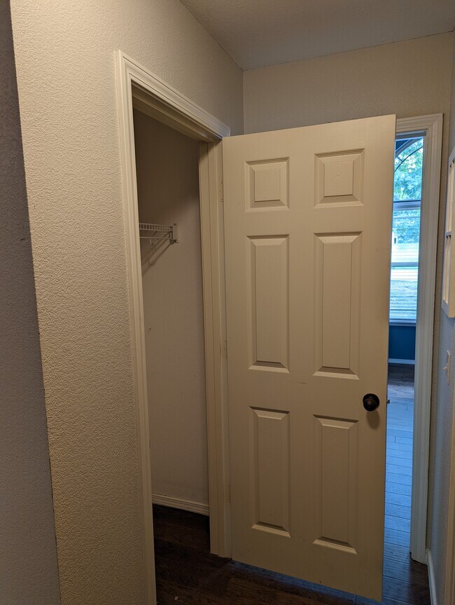 Building Photo - 22 Lyndhurst Dr