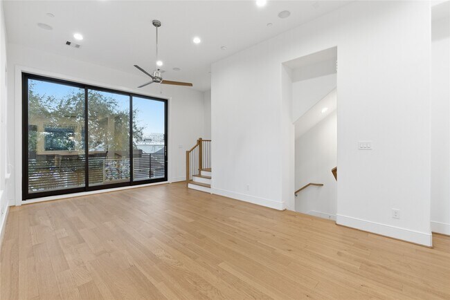 Building Photo - 2412 Canal St