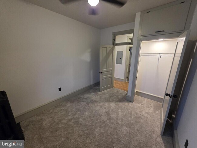 Building Photo - 434 S Fourth St