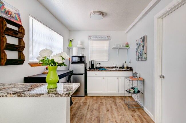 Building Photo - 410 Harvard Dr SE