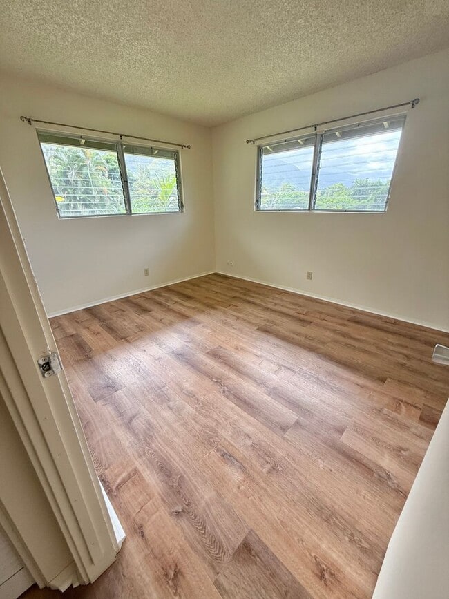 Building Photo - Spacious 3/2 in Club View Estates