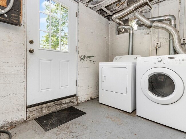 Building Photo - 1145 Boylston St