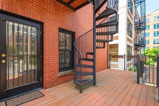 Building Photo - 70 E Brookline St