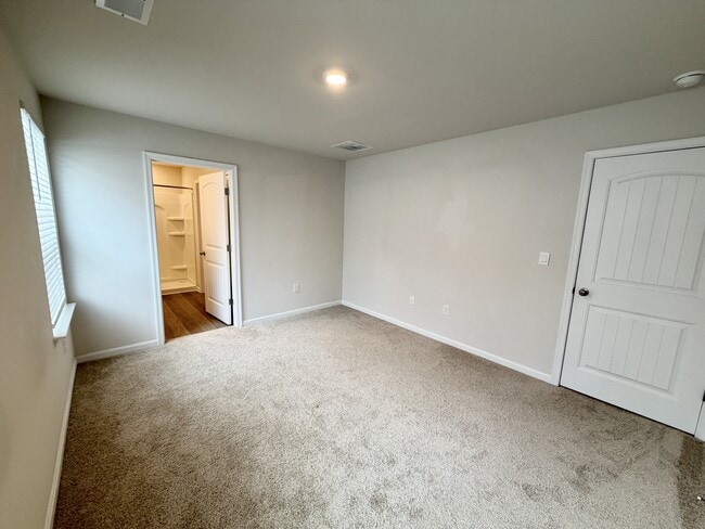 Building Photo - 633 Currant Cir