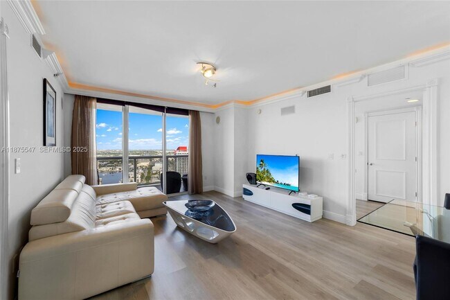 Building Photo - 1800 S Ocean Dr