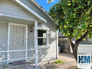 Building Photo - Cozy Home in Downtown Hollister