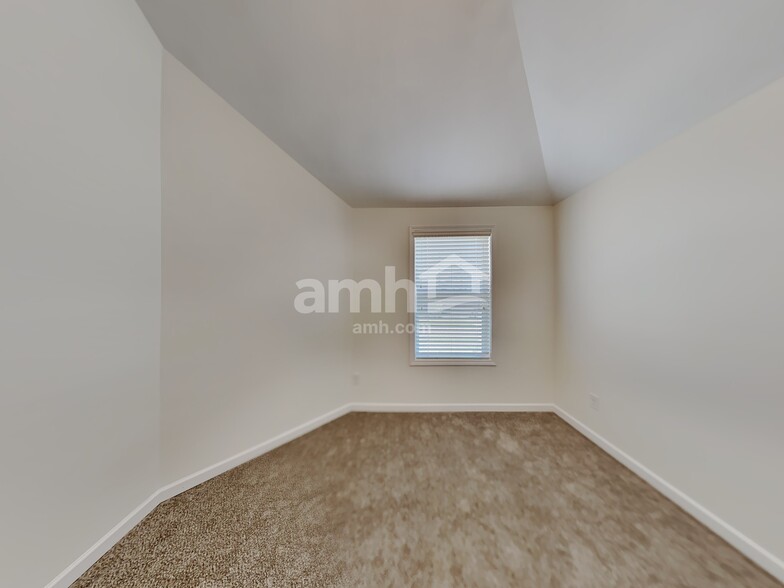 Building Photo - 1078 Hartwell Rd