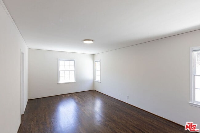 Building Photo - 2547 Canyon Dr