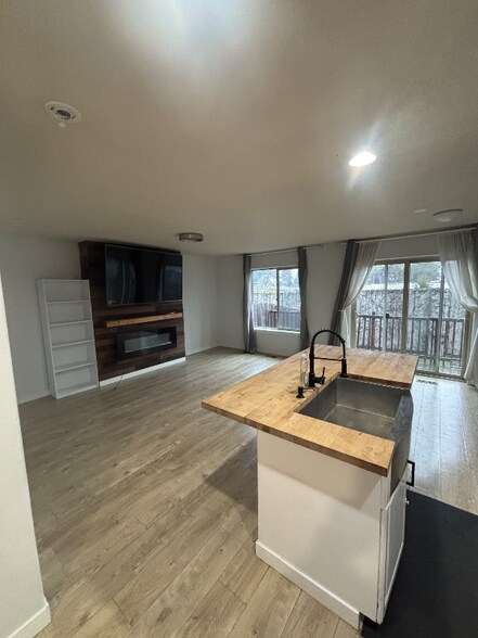 Building Photo - 845 NE 109th Ct