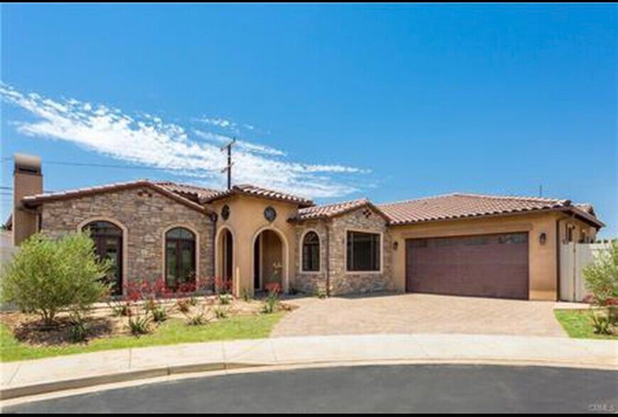 Building Photo - 5018 Saunders Cir