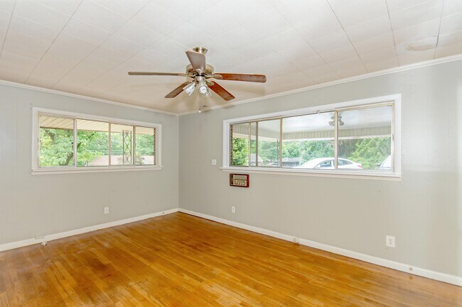 Building Photo - 3105 Pelzer Ave