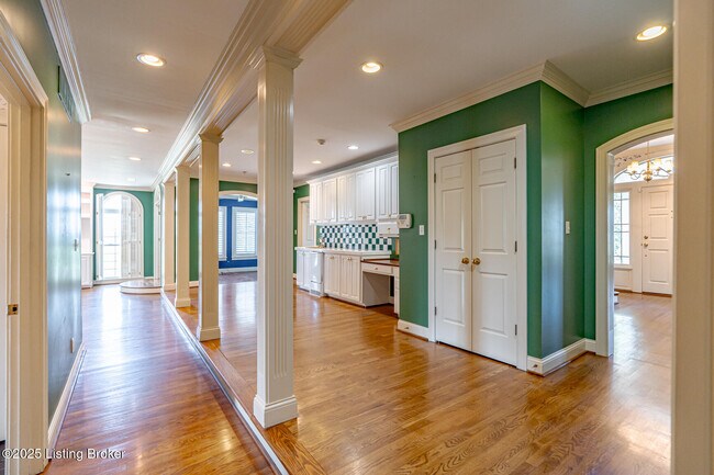Building Photo - 3976 Shelbyville Rd