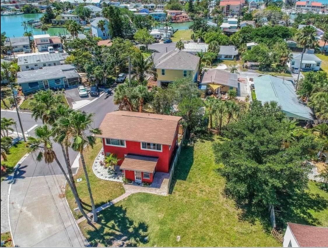 Across from Boca Ciega bay and 5 minute walk to gulf beaches - 13100 Boca Ciega Ave