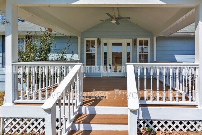 Building Photo - 323 Walsh Rd