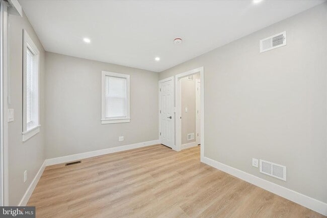 Building Photo - 118 Bartram Ave