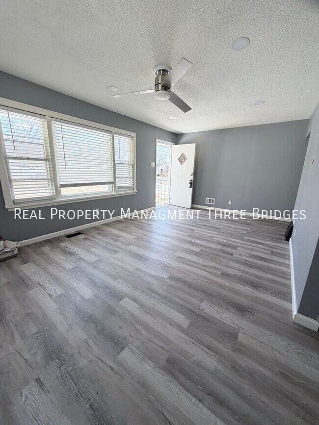 Building Photo - 35 S Barat Ave