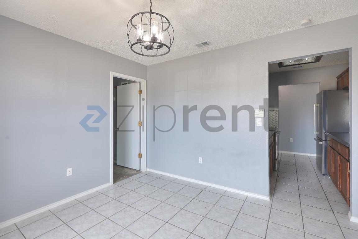 Building Photo - Unit