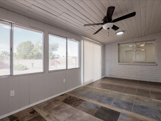 Building Photo - Spacious 4 Bedroom 2 Bathroom home with Private Pool & Arizona Room!