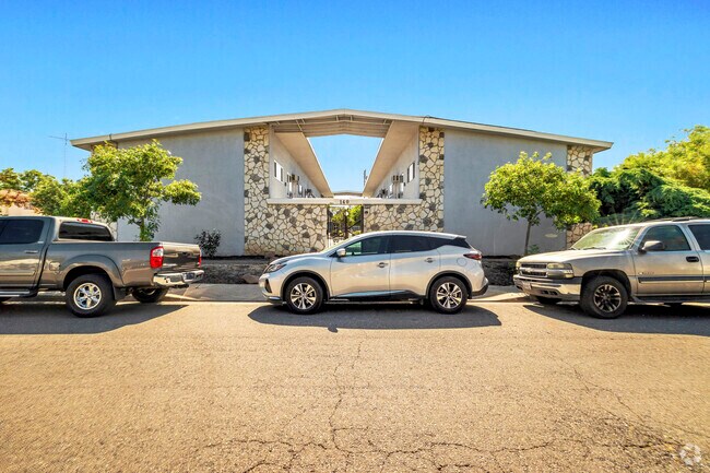 Exterior Photo - 140 Santa Barbara Ave