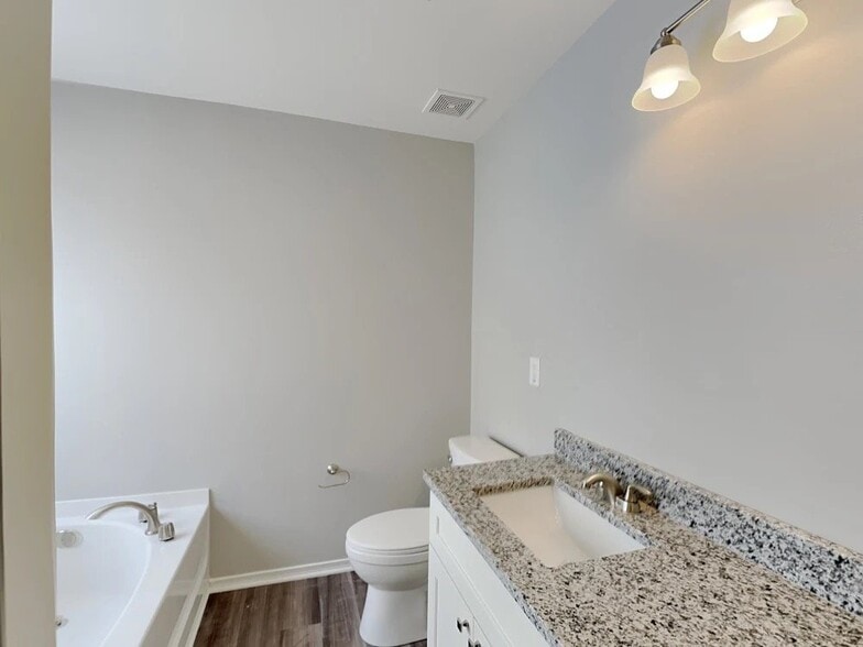 Building Photo - 2546 Buckleigh Dr