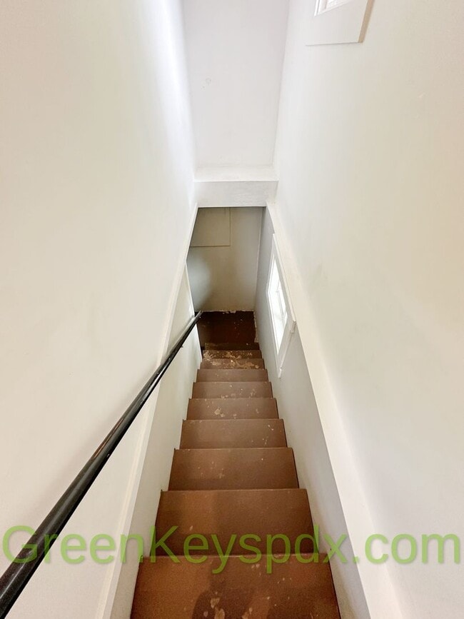 Building Photo - 3-bedroom, 2.5-bathroom Craftsman house in...