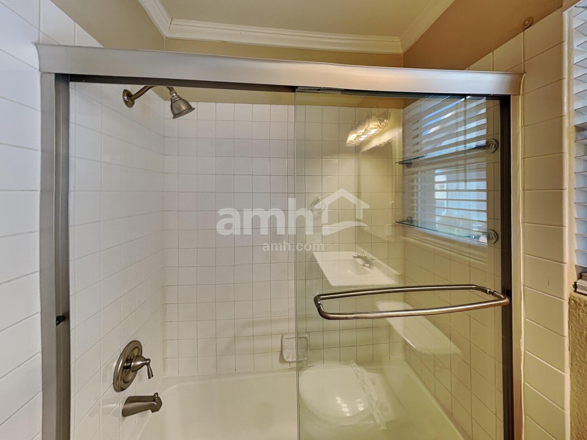 Building Photo - 203 Mariposa Way