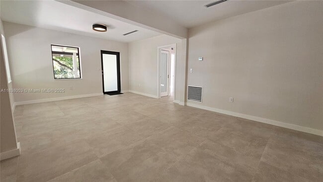 Building Photo - 424 NE 63rd St