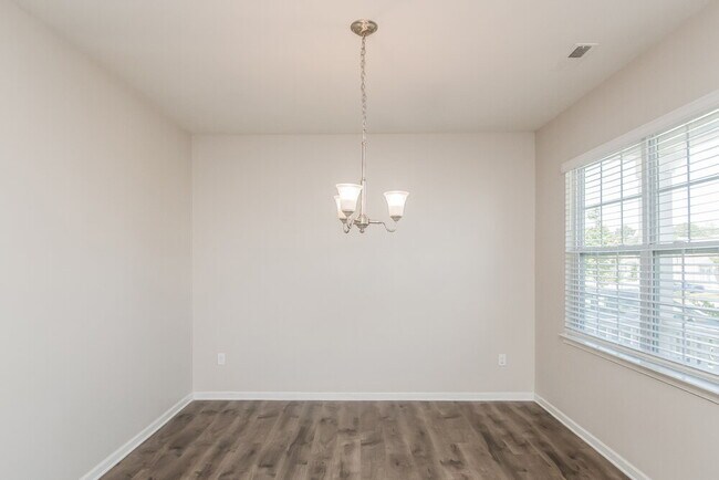 Building Photo - 674 River Dell Townes Ave