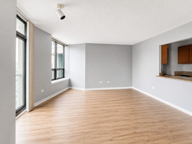 Building Photo - 400 N La Salle Dr