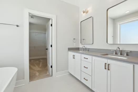 Building Photo - 107 E 9th St