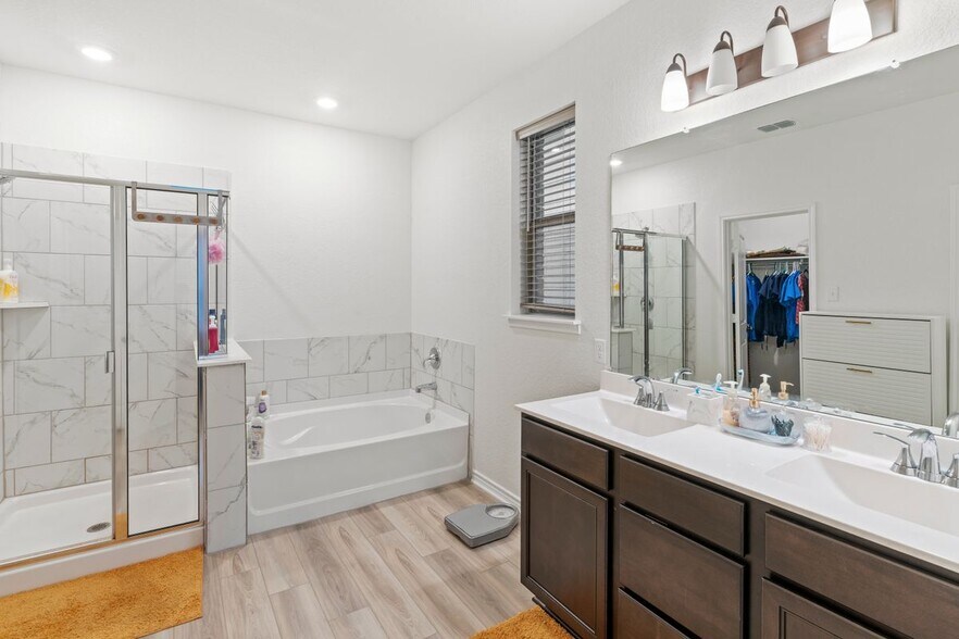 Building Photo - 5714 Agave Spine