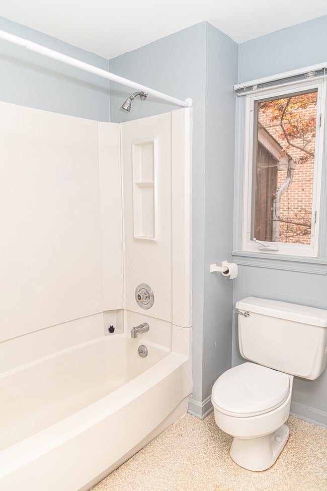 Building Photo - 116 N Union Ave