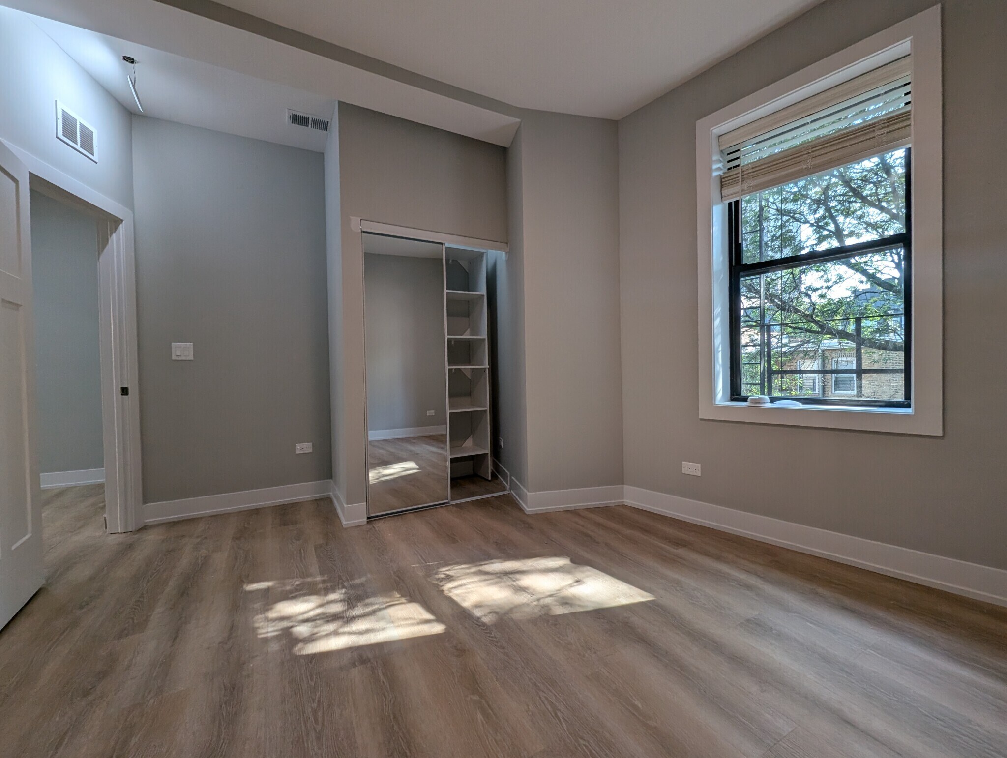 Building Photo - 421 W Belden