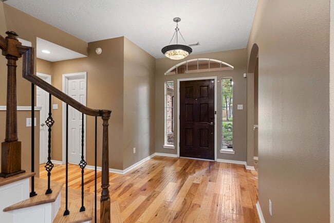 Building Photo - The Perfect Woodlands Retreat: Steps from ...