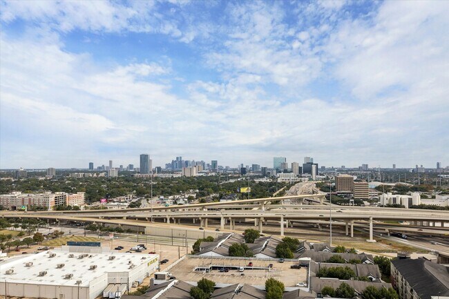 Building Photo - 3350 McCue Rd