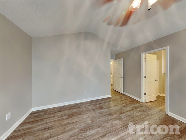 Building Photo - 524 Chisolm Way