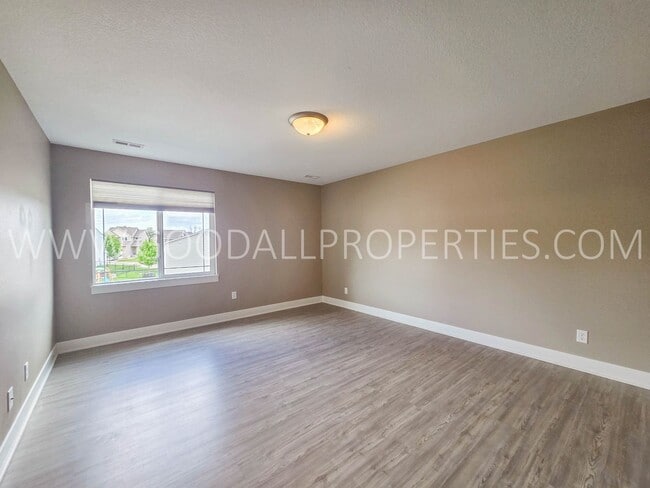 Building Photo - 4-Bedroom, 3.5-Bath Home with Walkout Finished Basement in Norwalk