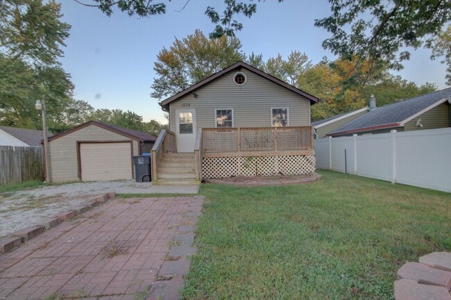 Primary Photo - 4 bed, 2 bath home