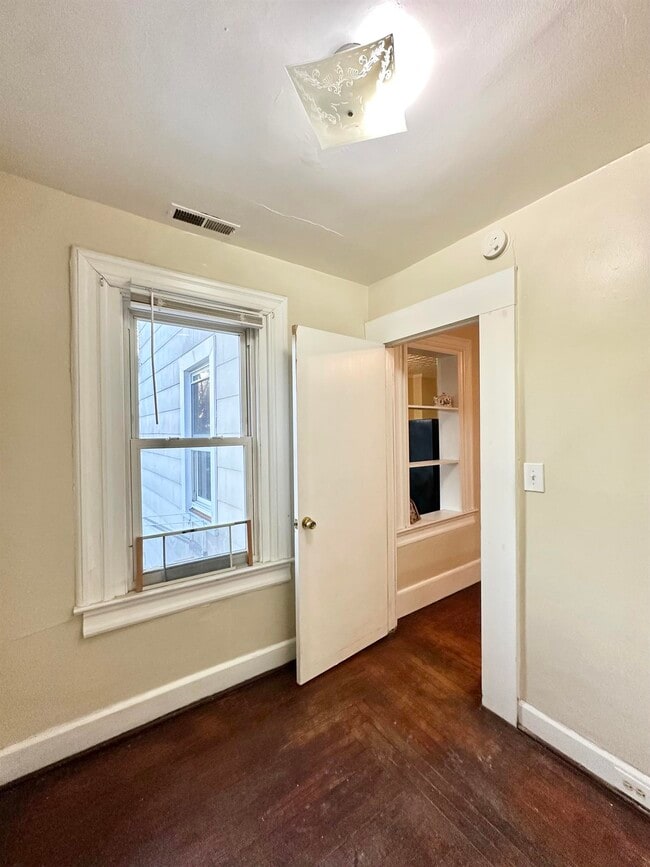 Building Photo - 36 13th St