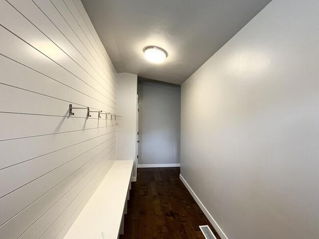 Building Photo - 621 Koins Way
