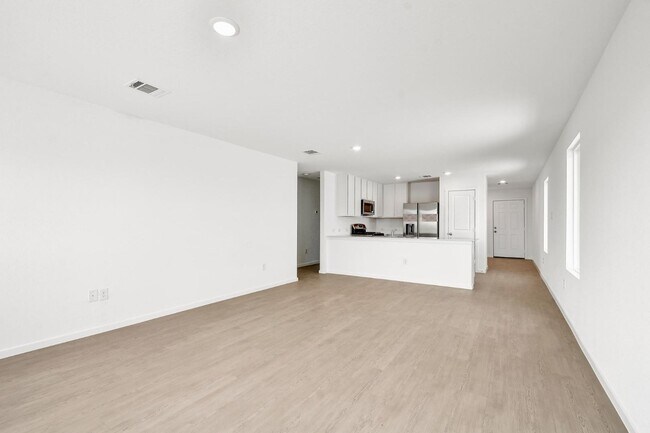 Building Photo - 538 Paul Cyn