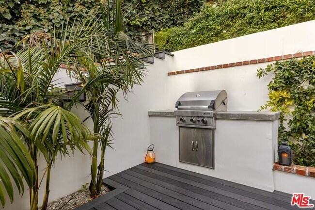 Building Photo - 12208 Laurel Terrace Dr