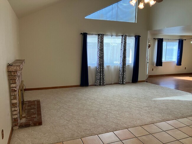 Building Photo - 1725 Branchwood Cir
