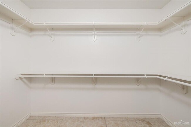 Building Photo - 19 N 26th Dr